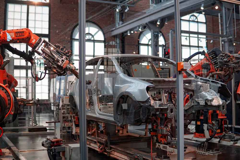 Castrol showcases carbon-neutral automobile workshop 1 lenny kuhne jHZ70nRk7Ns uns